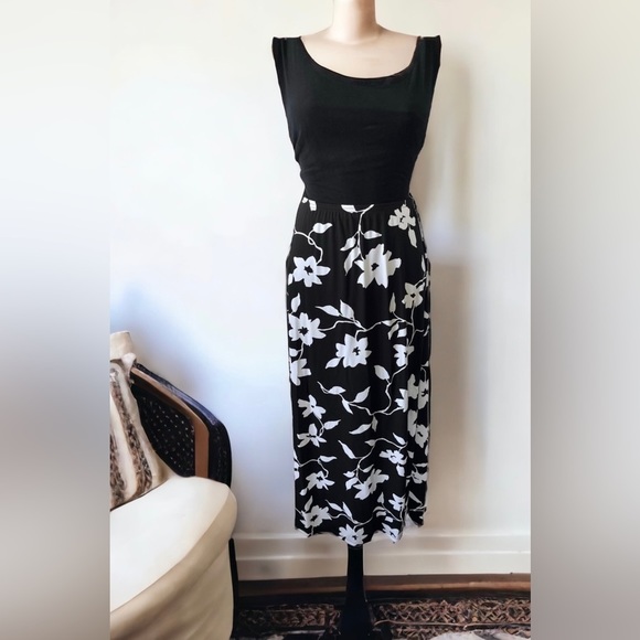 Jaclyn Smith • Black & White Floral Elastic Waist Maxi Skirt • Large - Picture 1 of 6